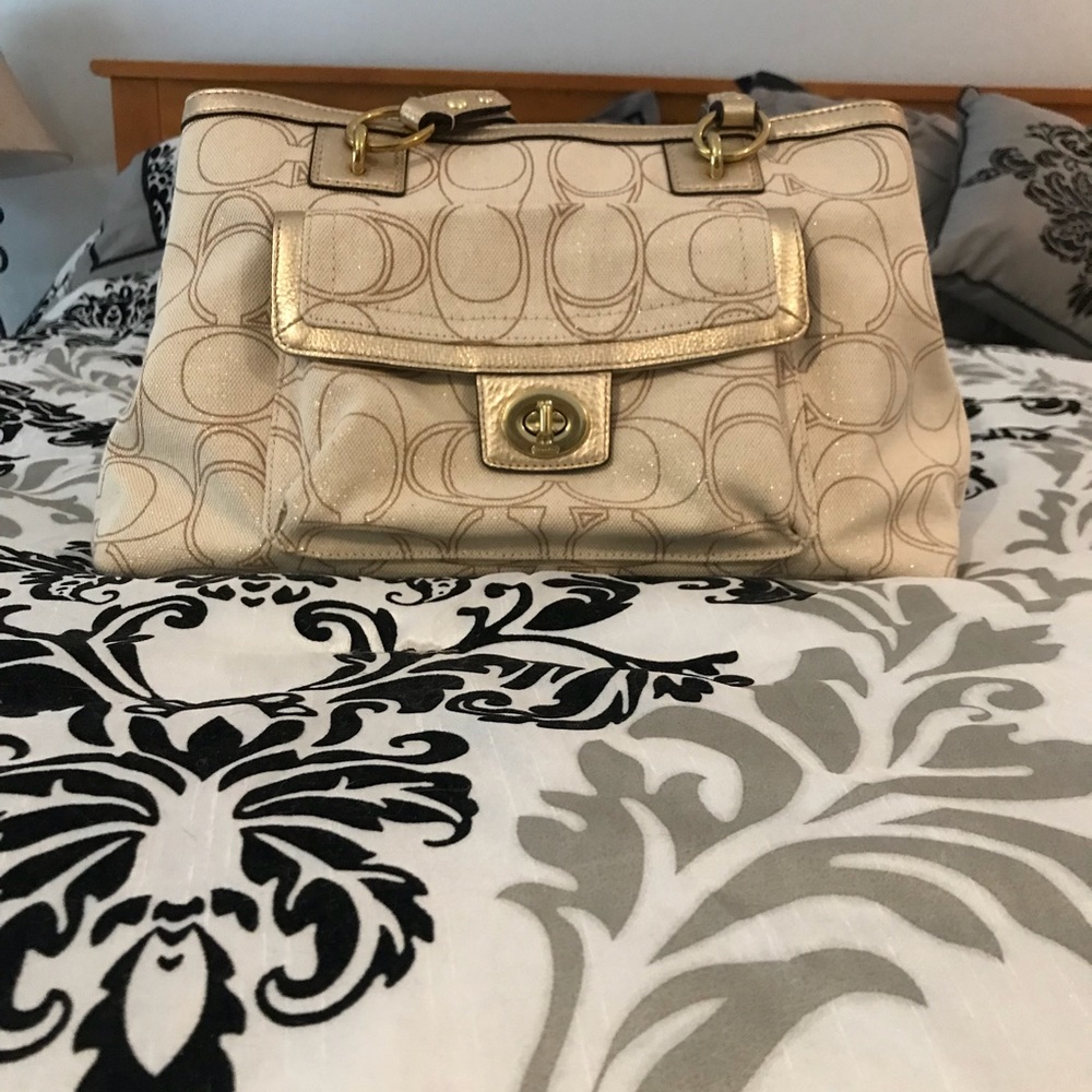 Coach Logo Bag - Cream